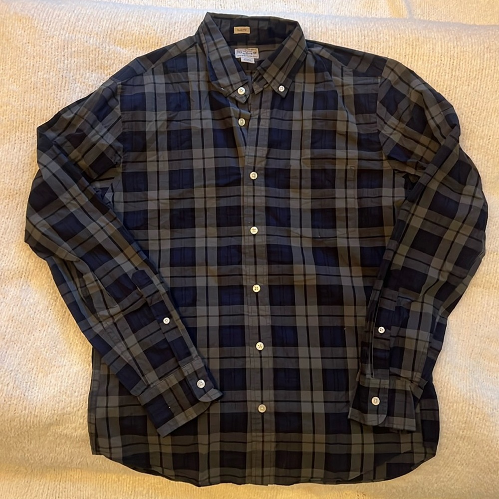 Men’s j. Crew gray and navy blue plaid button down shirt size medium
